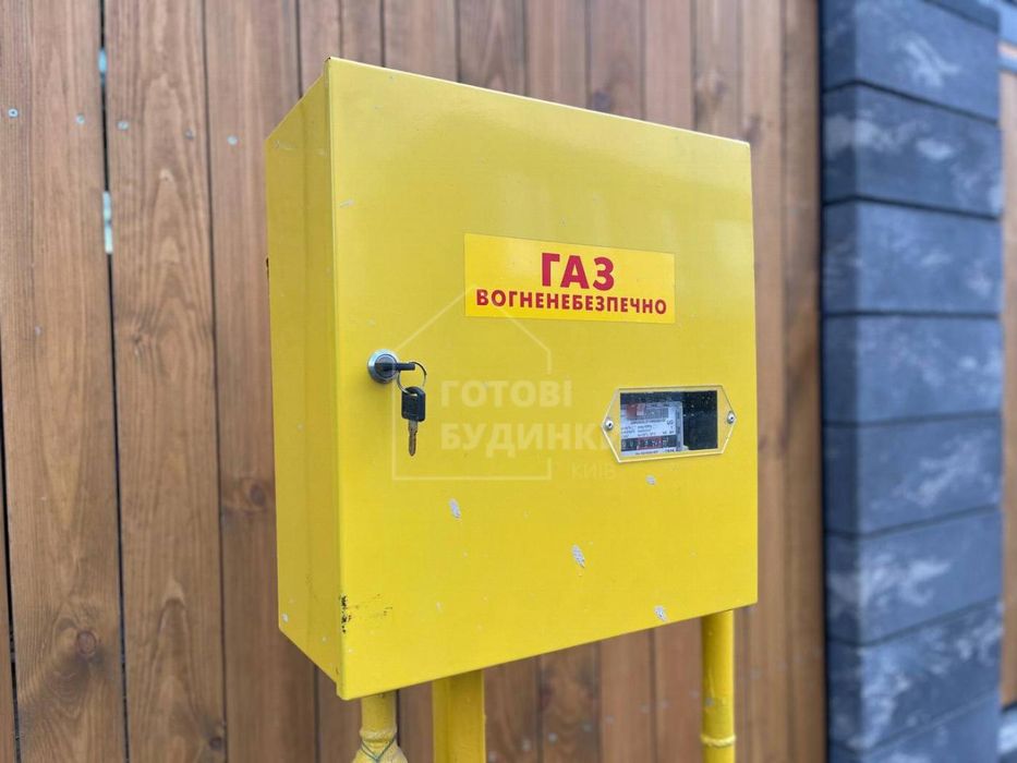 Красивий будинок в стилі Хай-Тек. Газ. Навіс. Охорона