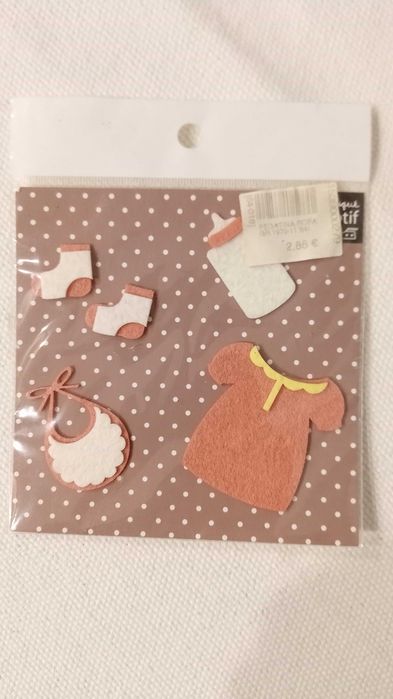 Roupa de bebé para trabalhos manuais