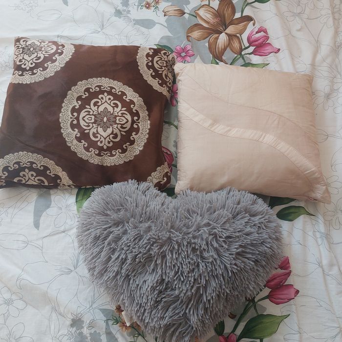 Продам подушечки і коврики у ванну.