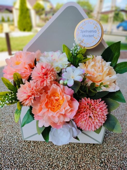 Prezent na Dzień Babci i Dziadka Flower box z kwiatami wzory