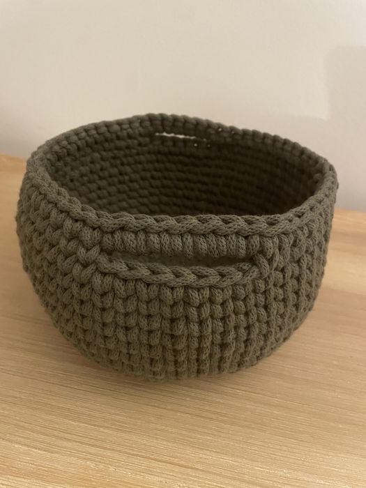 Cesto feito a mao em croche