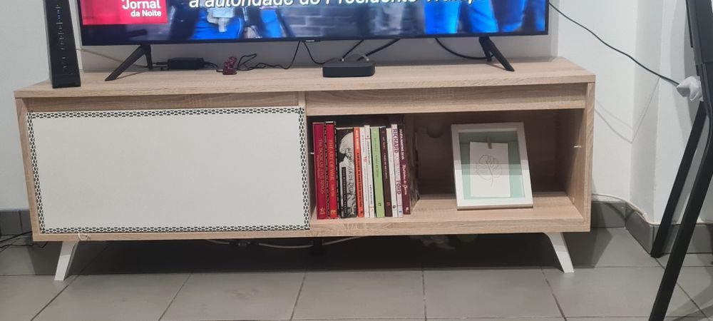 Mobília, mesa, cama, mesa de cabeceira armário