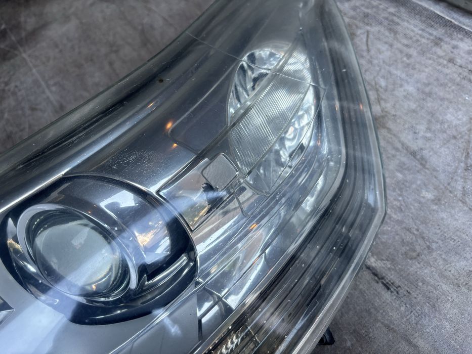 Передня ліва фара Citroen C5