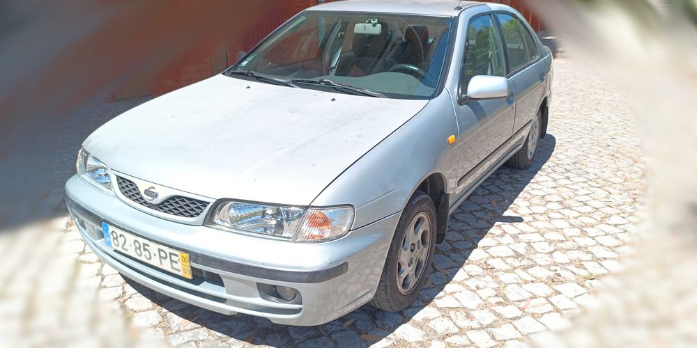 Nissan Almera 1.6 GX c/ AC, Rádio c/ GPS e Câmara Marcha-Atrás