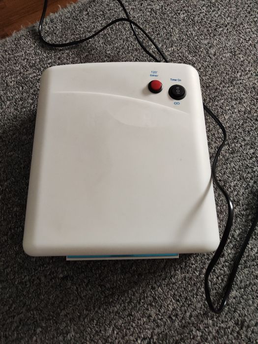 Lampa UV do manicure hybrydy