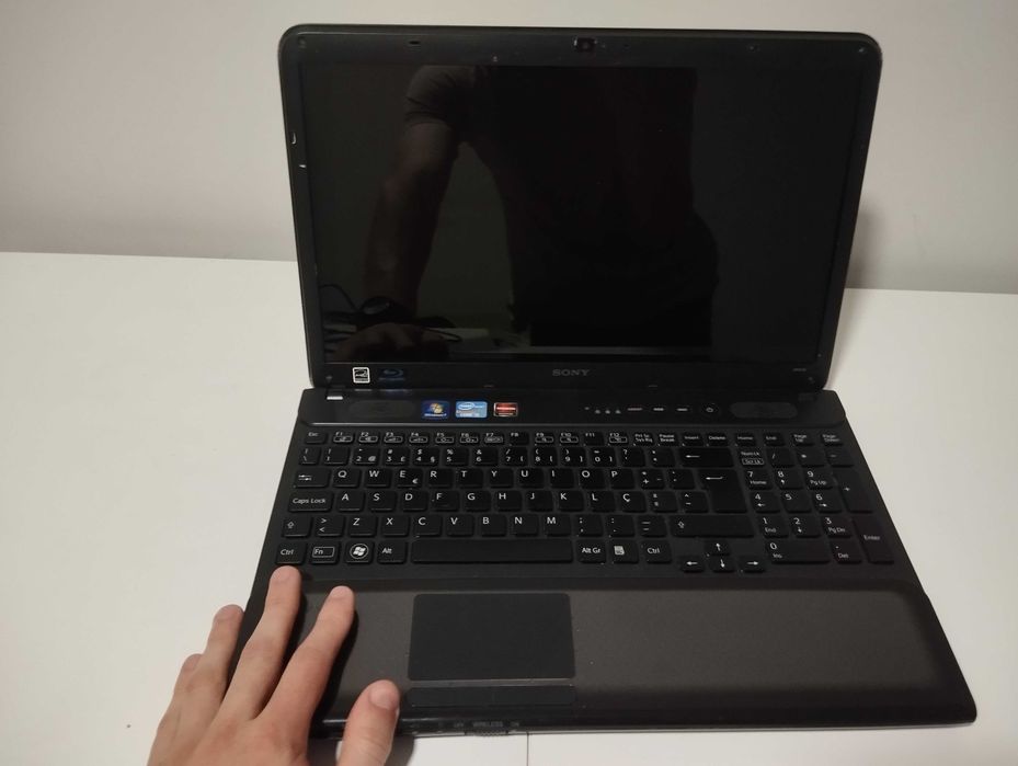 Portátil Usado com boas condições para estudo e lazer geral.