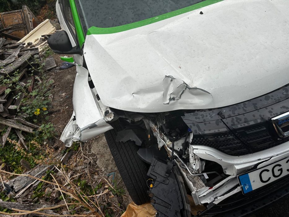 Dacia spring avariado