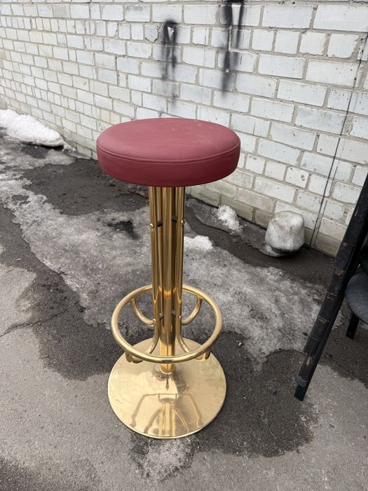 Продаю микроволновку, шкафы,комод,двери,кресла ,папки для бумаги фай