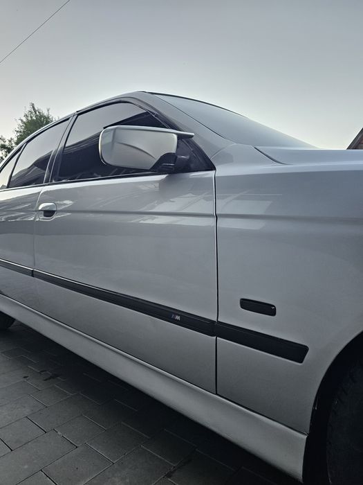 продам е 39 м 57 2002 рік