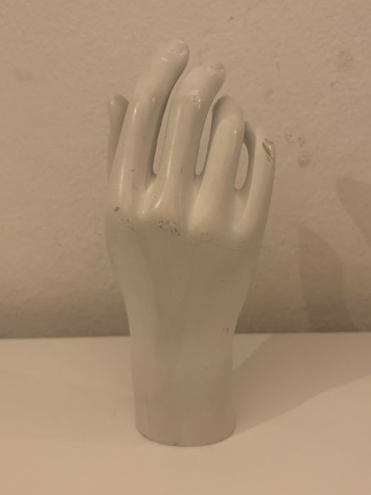 Mão de manequim branca