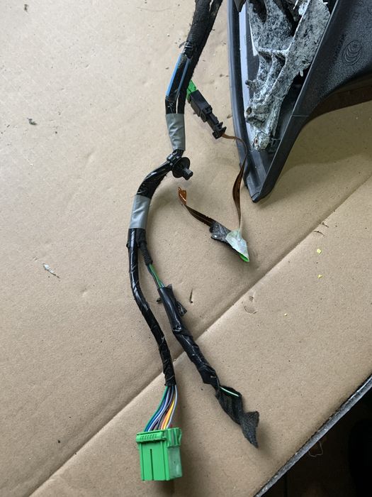 Lusterko prawe xc60 z blisem 17 pin uszkodzone kamera