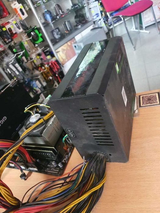 блок питания 1350 Вт GameMax в отличном состоянии. 80+ Gold.