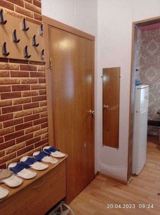 Подобово погодинно 2х кім квартир 6місць вода є постійно перший поверх