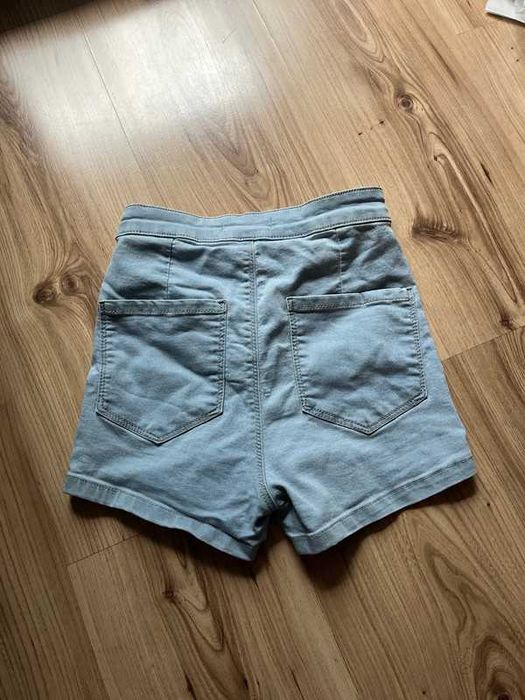 Spodnie shorty jasnoniebieskie wąskie wygodne wysoki stan