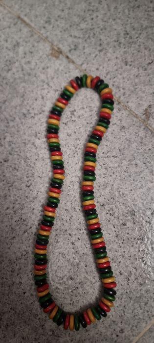 Colar jamaicano de missanga