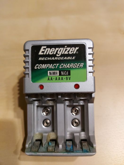 Ładowarka Energizer do akumulatorów AA AAA 9V