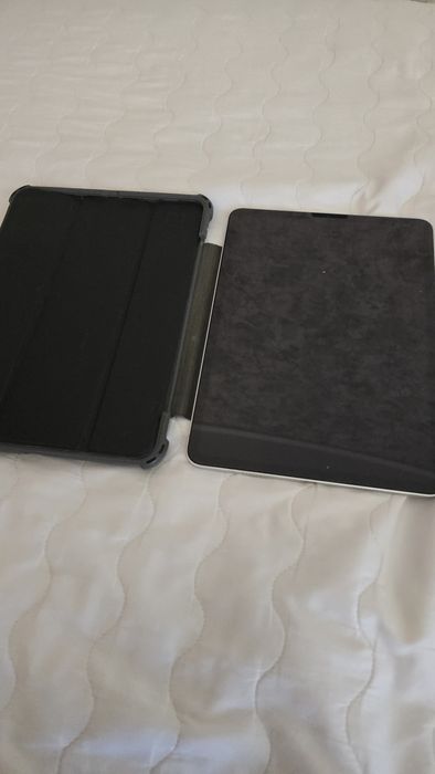 Ipad pro 11" (2022)  4a geração M2 Wi-Fi - Estado Impecável  - Carregador e capa incluídos