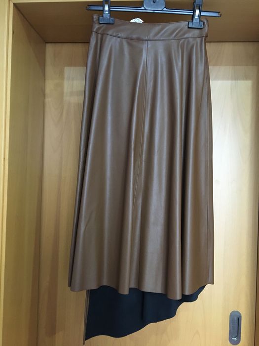 Saia midi castanha em polipele