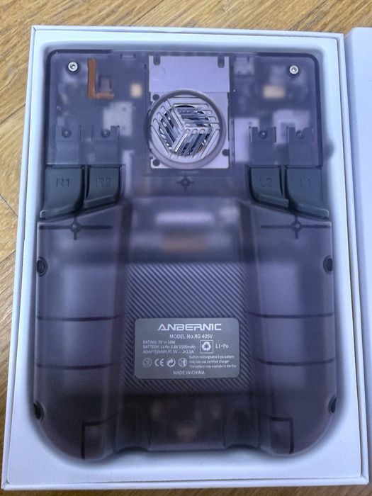 Портативна система Anbernic RG405V для ретро ігор
