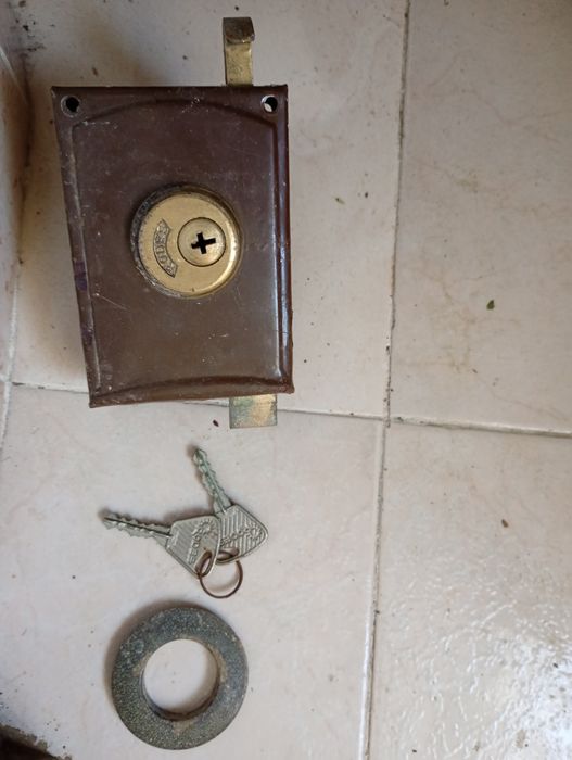 Fechadura de Sobrepor Rodes