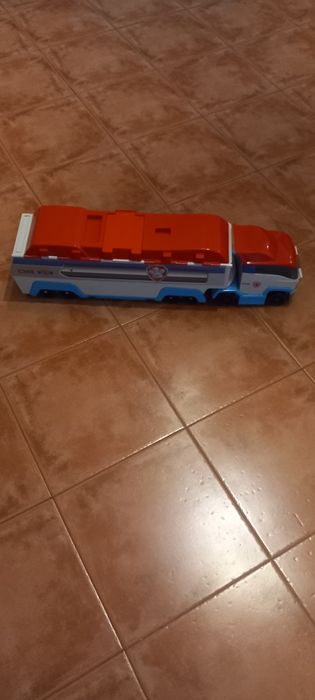 Camiao grande patrulha pata