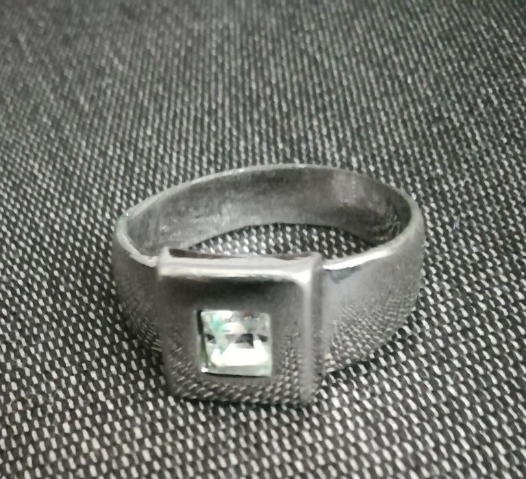 Anel metal  cromado com brilhante