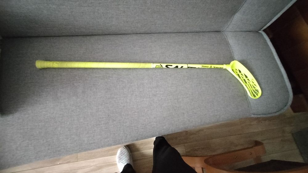 Kij do unihokeja długość kija 100 cm.