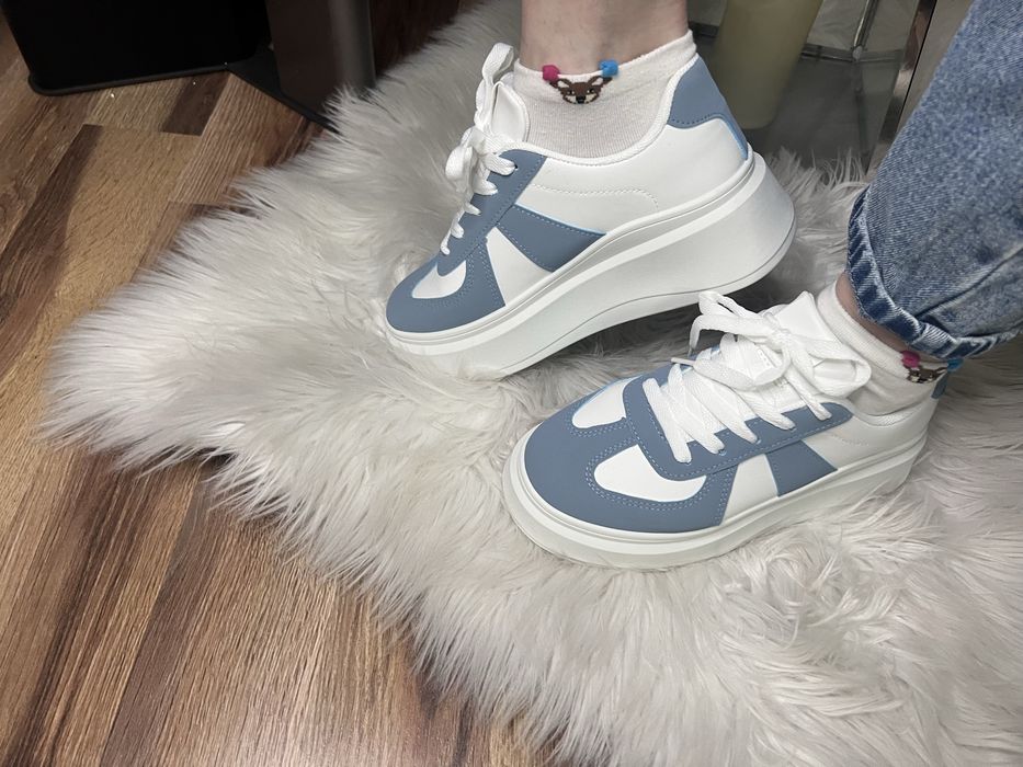 Sneakersy  białe -błekitne na platformie 38