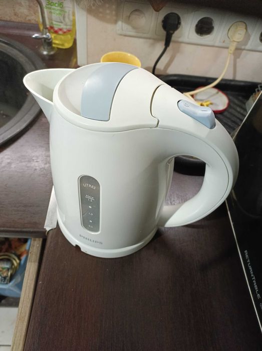 Електрочайник PHILIPS Daily Collection HD4646, 1,7 л, 2400Вт, чистый, исправный