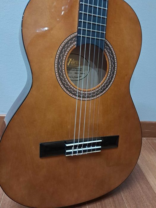 Guitarra clássica Valencia ¾