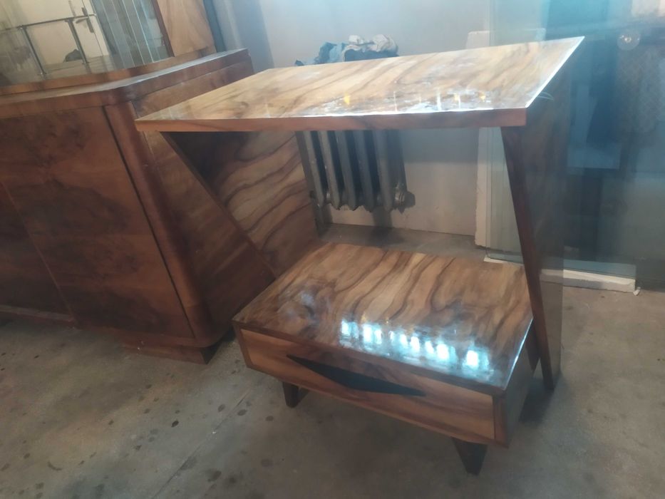 Stolik RTV z okresu PRL