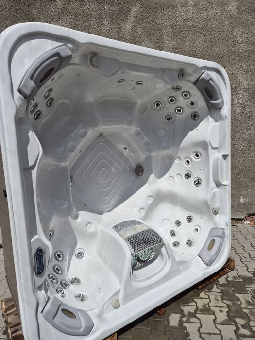 Jacuzzi ogrodowe używane 7️⃣ osobowe Wellis