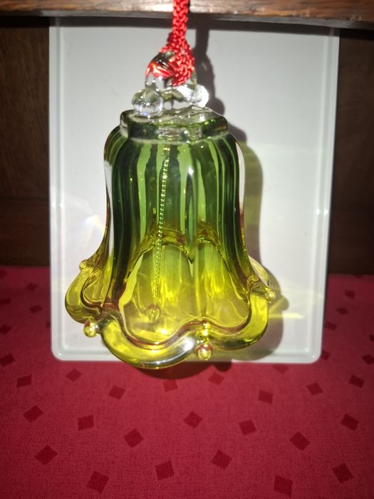 Szklany zielony dzwonek szkło