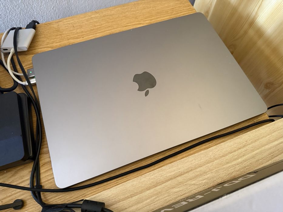 Macbook Air 16GB ram Apple M3, 15”, 245GB de disco