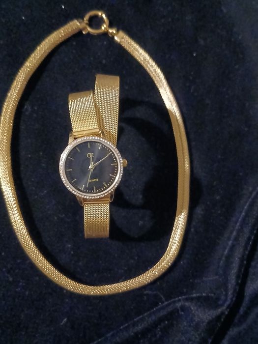 Relógio Oriflame bracelete dourada  ,e fio  da coleção!