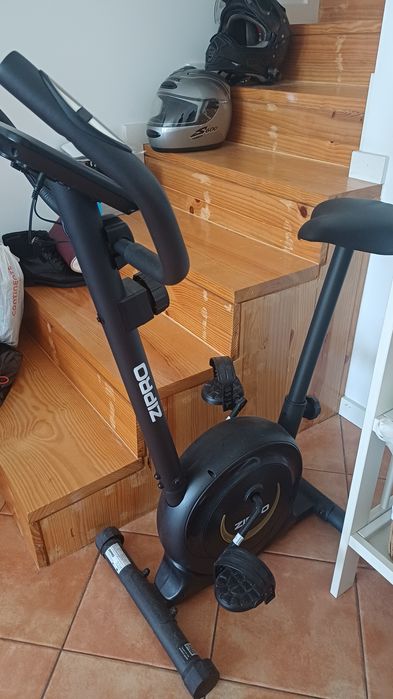 Bicicleta Estática magnética Zipro One S 8 níveis de resistência para cardio