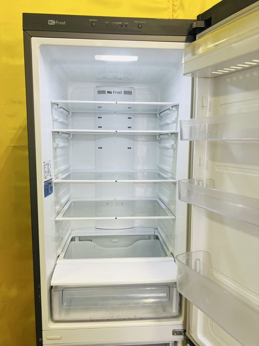 Двухкамерный холодильник Samsung NoFrost