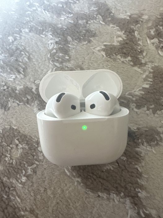 Airpods 4 без шумоподава б/у