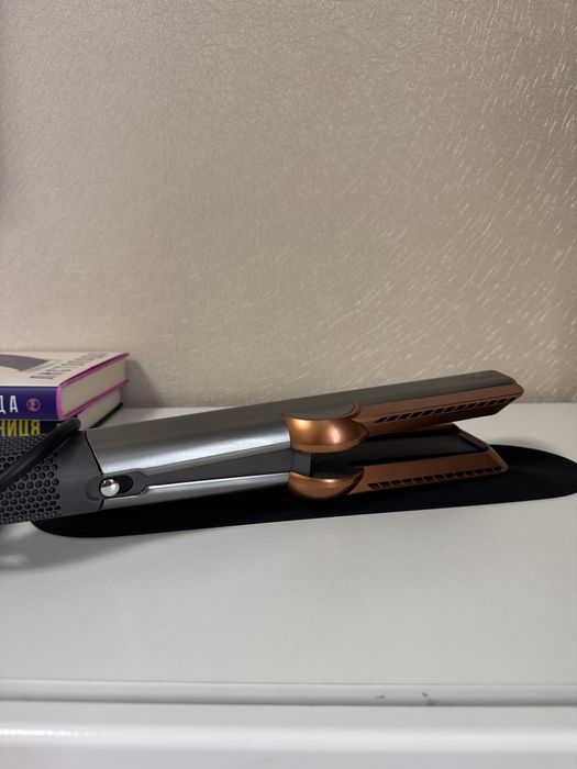 Вирівнювач Dyson Airstrait