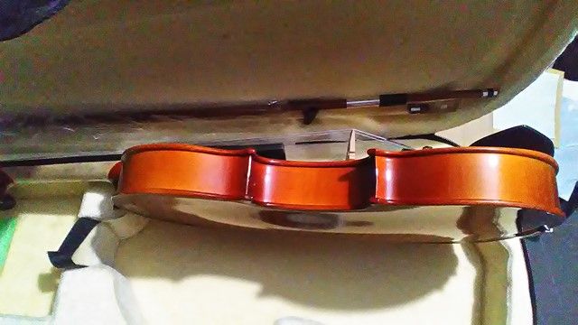 Violino de madeira 4/4 marca Kiby