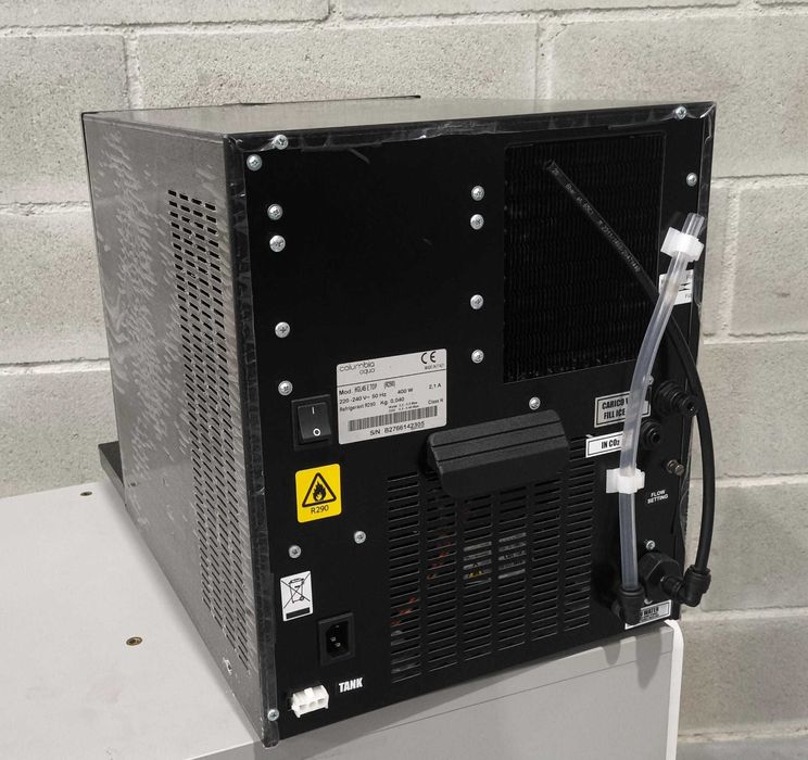 Fonte de Agua de Mesa. Agua natural, fria e agua c/ gás.