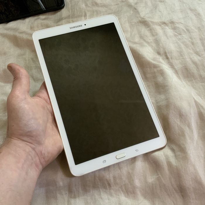 Орігінальний звонящий планшет Samsung Galaxy Tab E. 10 дюймів