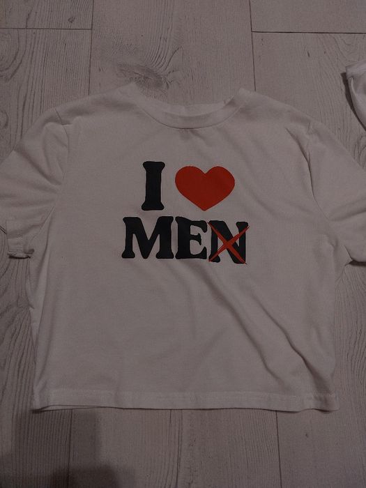 Biały crop top z nadrukiem