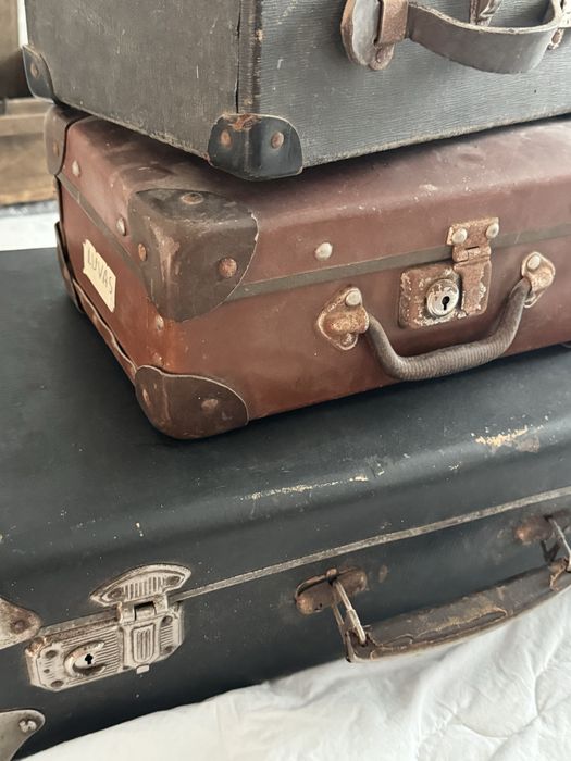 Conjunto 3 malas antigas e 2 caixas metalicas antiguidades