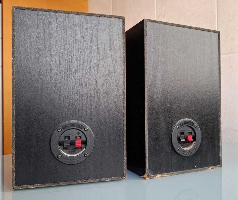 Conjunto de duas colunas de som