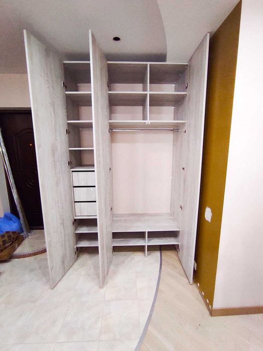 Wykonanie szafy na wymiar 1.5x2.6x0.6m. Realizacja 3 tygodnie!