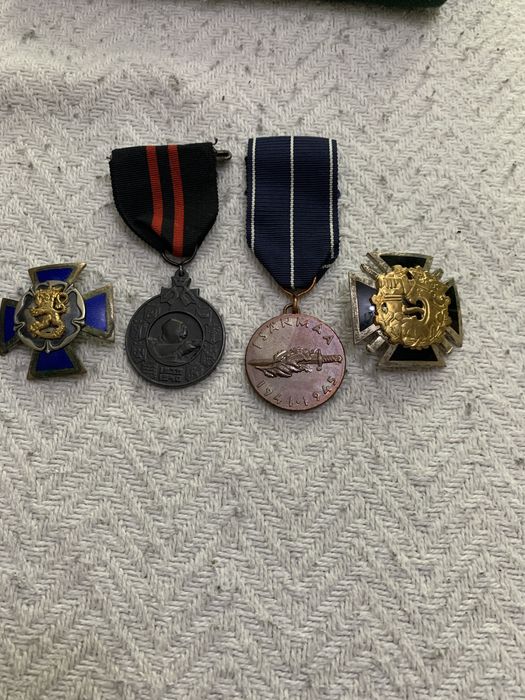 Zestaw 4 odznaczenia Finlandia Wojna Zimowa 1939 1941-1945 Suhmura militaria lot