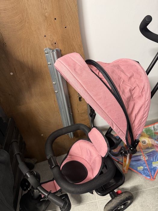 Rozowy rowerek trojkołowy