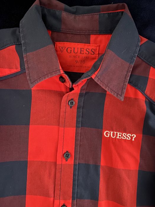Camisa GUESS Vermelha e Azul
