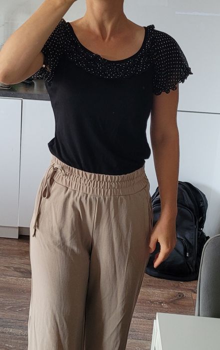 Czarna bluzka z krótkim rękawem